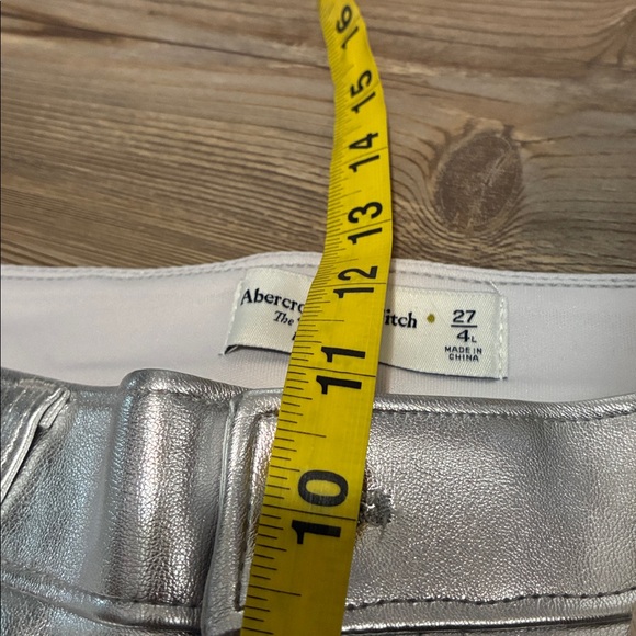 Abercrombie & Fitch Curve Love 90s relaxed fit Faux Leather Pant silver 4L NWT - Picture 9 of 13